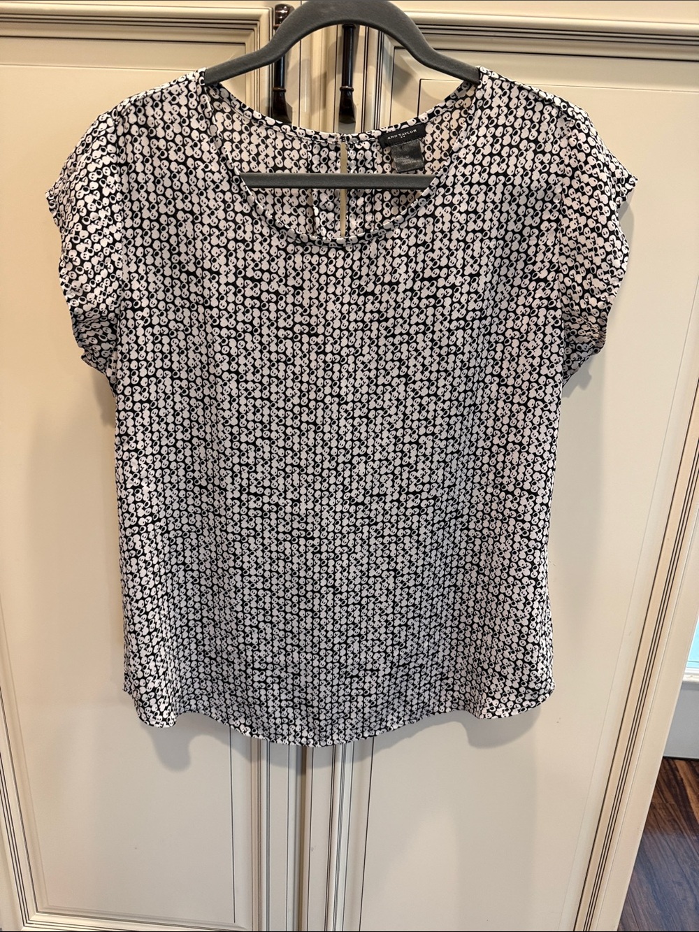 Ann Taylor Women's Black and White Patterned Top